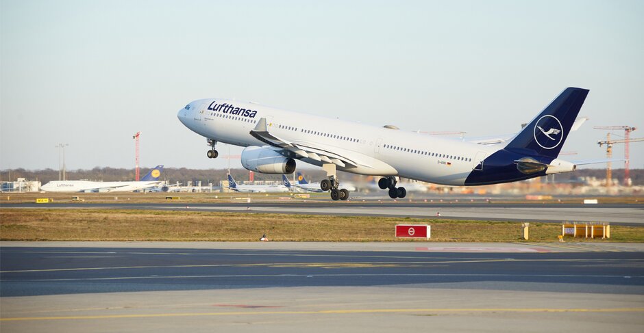 Lufthansa reports €6.7bn loss but forecasts summer return