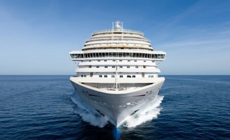 سفينة كرنفال سيليبريشن للرحلات السياحية بصدد عرض أفعوانية على متنها