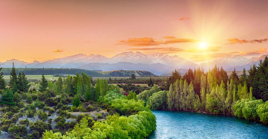 New Zealand will reopen to vaccinated tourists in April 2022