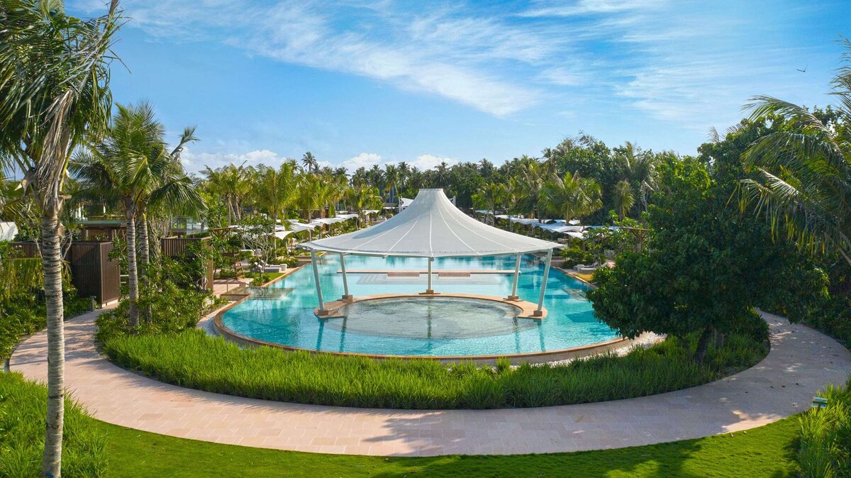 Kuda Villingili Resort Maldives, Swimming pool