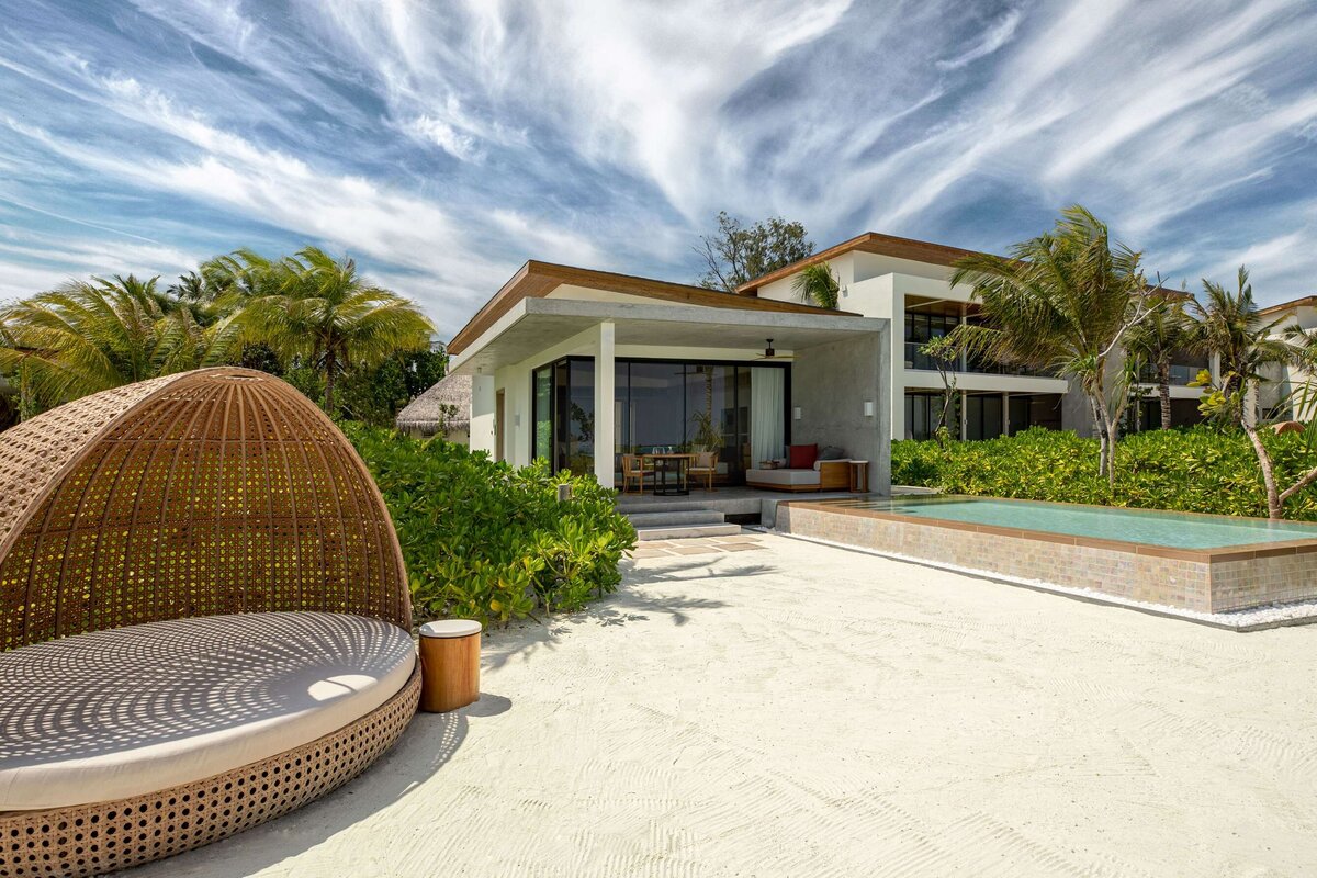 Kuda Villingili Resort Maldives, Beach villa with pool