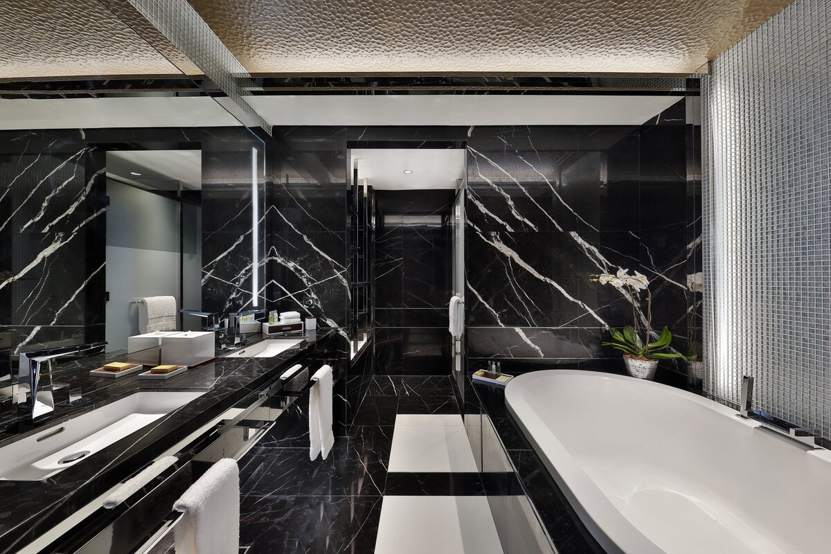 Hilton Dubai Palm Jumeirah, Presidential Suite bathroom