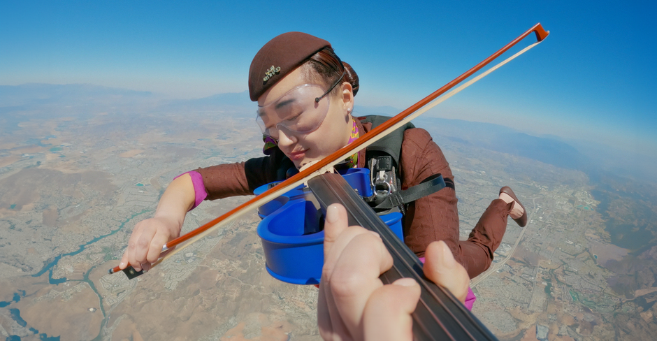 Etihad Airways’ orchestrates ‘impossible’ skydiving stunt